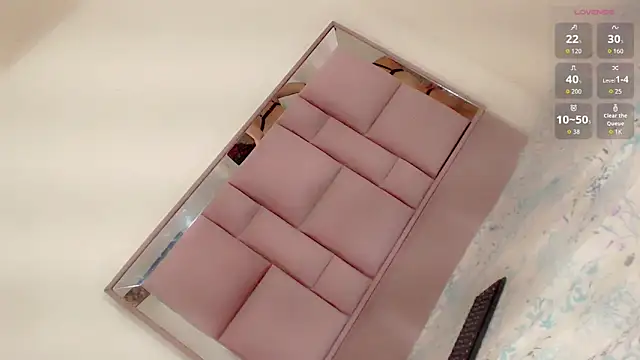 Snapshot of roxanawillts chatting on October 24, 2025, 3:52 pm roxanawillts online show from October 24, 2025, 3:52 pm