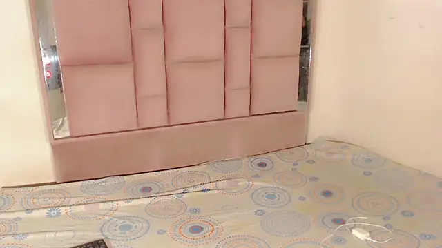 roxanawillts online show from November 26, 2025, 4:30 pm