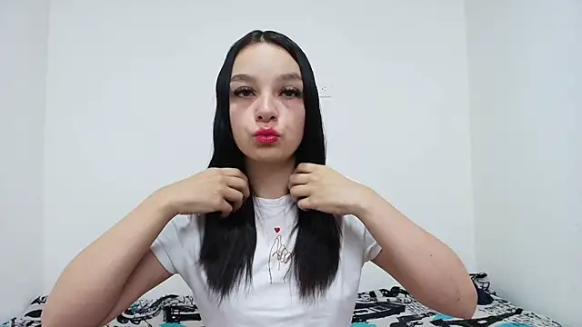 Snapshot of Emilie_Soler12 chatting on October 20, 2025, 6:08 pm Emilie Soler12 online show from October 20, 2025, 6:08 pm