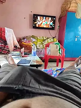 only woman online show from October 15, 2025, 8:03 am