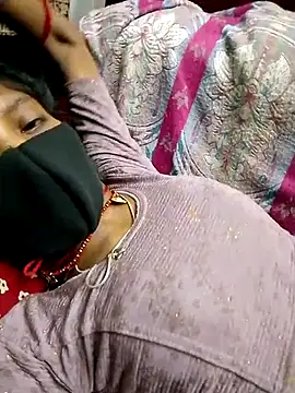 Snapshot of Cuty_kinjal chatting on October 6, 2025, 10:29 pm Cuty kinjal online show from October 6, 2025, 10:29 pm