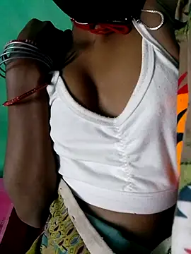 Snapshot of Cuty_kinjal chatting on October 26, 2025, 9:42 pm Cuty kinjal online show from October 26, 2025, 9:42 pm