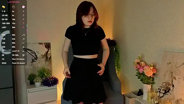 Snapshot of NyamNyamNyammm chatting on October 12, 2025, 3:00 pm NyamNyamNyammm online show from October 12, 2025, 3:00 pm