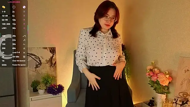 Snapshot of NyamNyamNyammm chatting on October 13, 2025, 3:01 pm NyamNyamNyammm online show from October 13, 2025, 3:01 pm