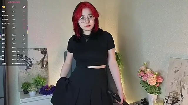 Snapshot of NyamNyamNyammm chatting on October 19, 2025, 2:07 pm NyamNyamNyammm online show from October 19, 2025, 2:07 pm