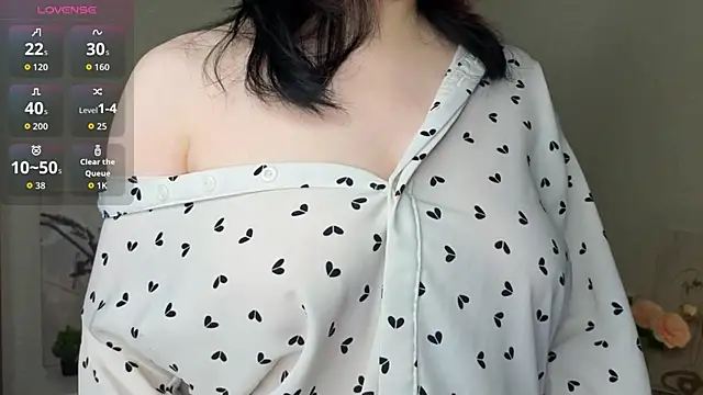 Snapshot of NyamNyamNyammm chatting on November 5, 2025, 4:29 pm NyamNyamNyammm online show from November 5, 2025, 4:29 pm