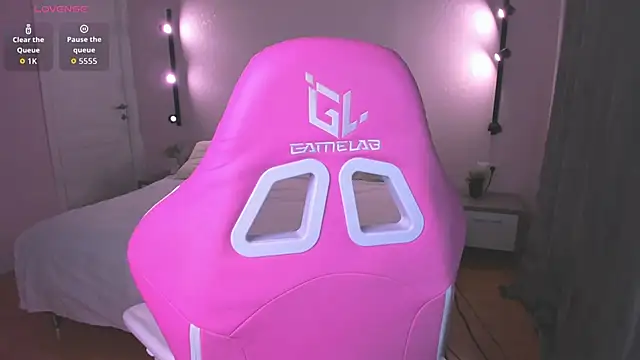 Snapshot of Alic_Fox chatting on October 10, 2025, 12:42 am Alic Fox online show from October 10, 2025, 12:42 am