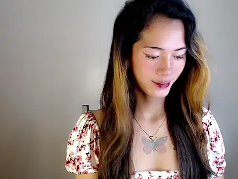 Snapshot of ashley_bombshell chatting on October 23, 2025, 8:18 pm ashley bombshell online show from October 23, 2025, 8:18 pm