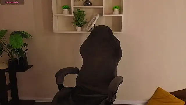 Al1ice Moures online show from March 15, 2026, 9:26 am