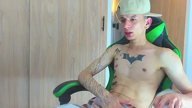 Snapshot of Skinny_batman chatting on October 15, 2025, 7:19 am Skinny batman online show from October 15, 2025, 7:19 am