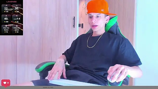 Snapshot of Skinny_batman chatting on October 24, 2025, 4:47 pm Skinny batman online show from October 24, 2025, 4:47 pm