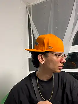 Snapshot of Skinny_batman chatting on October 26, 2025, 3:34 am Skinny batman online show from October 26, 2025, 3:34 am