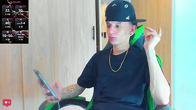 Snapshot of Skinny_batman chatting on October 29, 2025, 3:20 am Skinny batman online show from October 29, 2025, 3:20 am