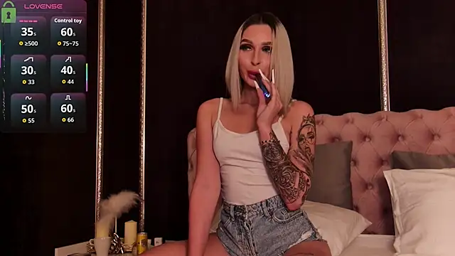 Snapshot of AriannaLure chatting on October 9, 2025, 6:17 pm AriannaLure online show from October 9, 2025, 6:17 pm