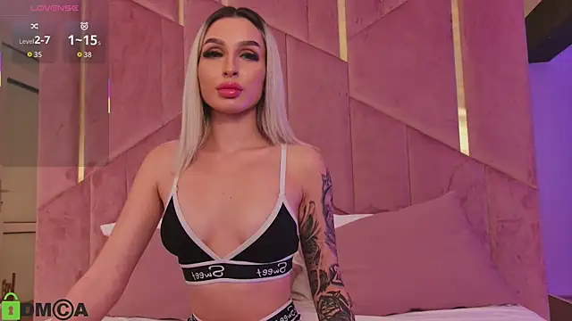 Snapshot of AriannaLure chatting on October 18, 2025, 6:19 pm AriannaLure online show from October 18, 2025, 6:19 pm