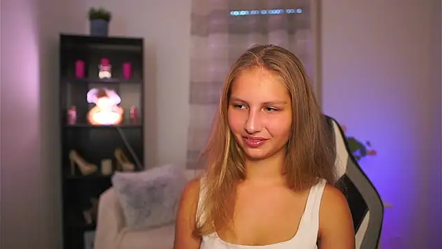 Snapshot of emmie_murray chatting on October 17, 2025, 1:03 pm emmie murray online show from October 17, 2025, 1:03 pm