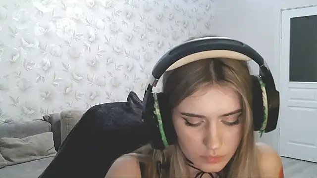 Snapshot of JerrieLoosle chatting on September 28, 2025, 5:51 pm JerrieLoosle online show from September 28, 2025, 5:51 pm