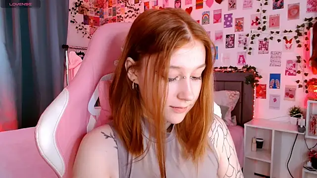 Snapshot of Ayla_Hicks chatting on November 8, 2025, 3:18 am Ayla Hicks online show from November 8, 2025, 3:18 am