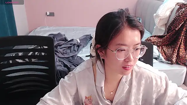 Snapshot of redrose520 chatting on October 11, 2025, 12:26 pm redrose520 online show from October 11, 2025, 12:26 pm