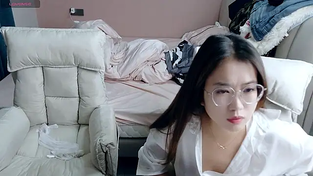 Snapshot of redrose520 chatting on November 2, 2025, 11:34 am redrose520 online show from November 2, 2025, 11:34 am