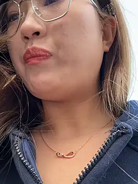 Snapshot of redrose520 chatting on March 7, 2026, 9:28 am redrose520 online show from March 7, 2026, 9:28 am