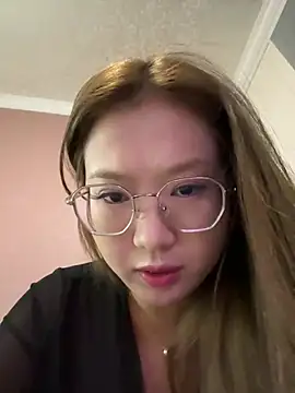 Snapshot of redrose520 chatting on March 12, 2026, 12:55 pm redrose520 online show from March 12, 2026, 12:55 pm