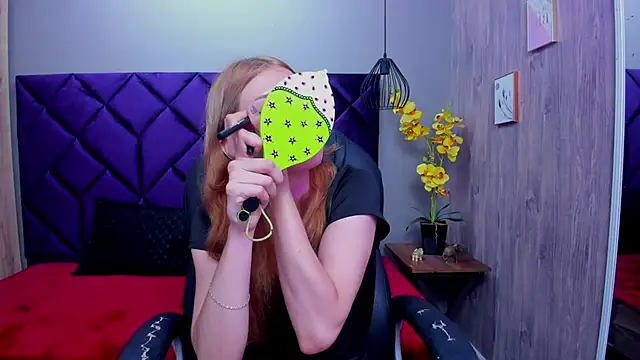 ChloeCampbell03 online show from October 9, 2025, 12:36 pm