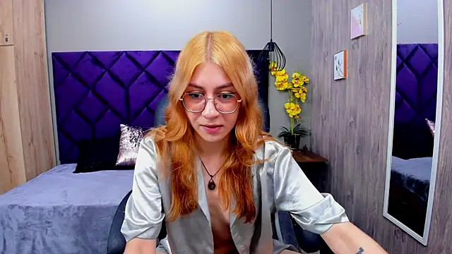 ChloeCampbell03 online show from November 4, 2025, 12:48 pm