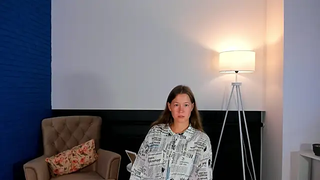 ElviePresume online show from September 24, 2025, 4:49 am