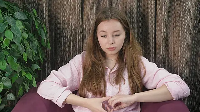 EloiseFarler online show from September 24, 2025, 5:00 am