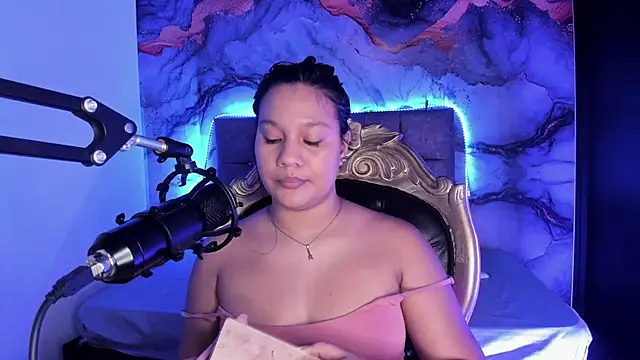 Snapshot of Tamara_Johnss_ chatting on October 24, 2025, 3:03 am Tamara Johnss online show from October 24, 2025, 3:03 am