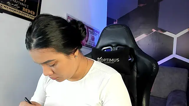 Snapshot of Tamara_Johnss_ chatting on November 14, 2025, 2:43 am Tamara Johnss online show from November 14, 2025, 2:43 am