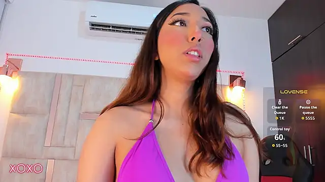 emily  walker online show from November 11, 2025, 8:53 pm