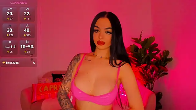 Snapshot of TiaBelle chatting on October 30, 2025, 6:52 pm TiaBelle online show from October 30, 2025, 6:52 pm