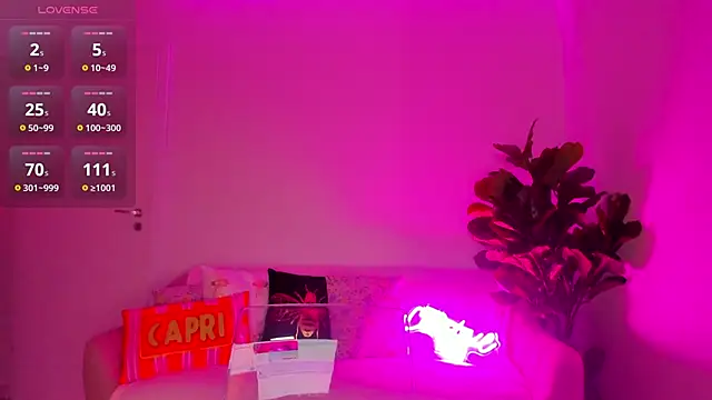 Snapshot of TiaBelle chatting on November 8, 2025, 6:18 pm TiaBelle online show from November 8, 2025, 6:18 pm