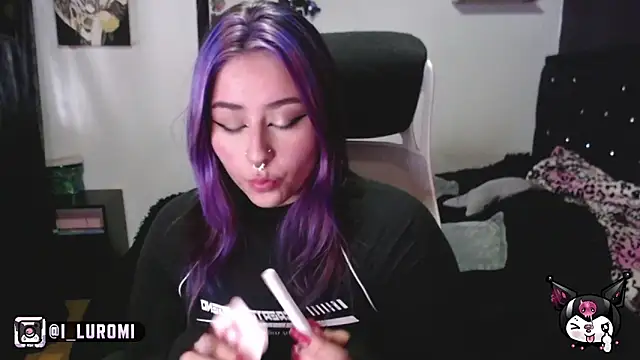 Snapshot of Iluromi chatting on November 14, 2025, 6:17 pm Iluromi online show from November 14, 2025, 6:17 pm