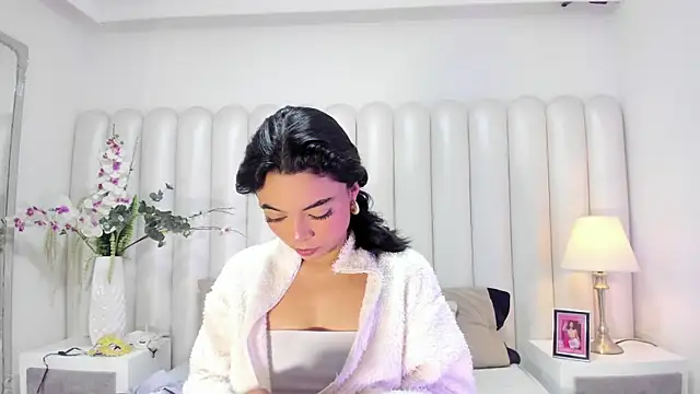 AriaBelles online show from November 9, 2025, 10:02 am