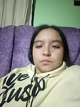 lincy cloe  online show from September 24, 2025, 2:37 am
