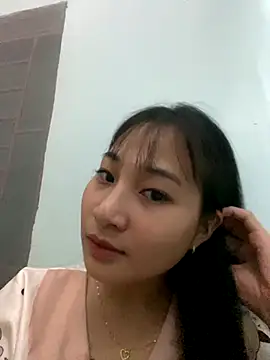 emvy-xinh04 online show from September 24, 2025, 4:21 pm