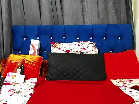 Snapshot of BustyBMWx chatting on October 4, 2025, 9:24 pm BustyBMWx online show from October 4, 2025, 9:24 pm