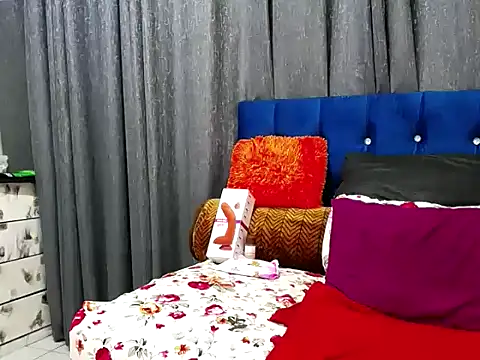 Snapshot of BustyBMWx chatting on October 13, 2025, 10:37 am BustyBMWx online show from October 13, 2025, 10:37 am