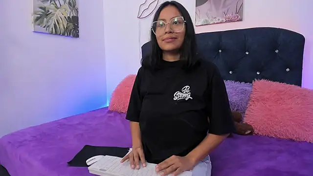 zarelynn online show from October 4, 2025, 2:37 pm