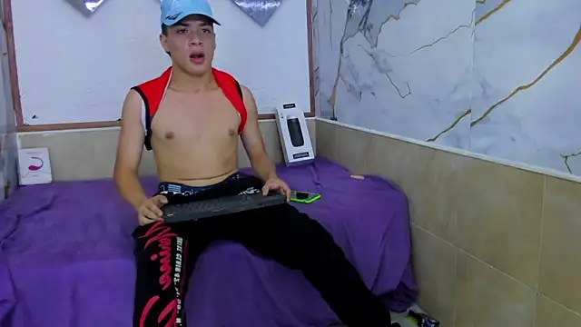 ALEX MILLER25 online show from September 26, 2025, 7:51 pm