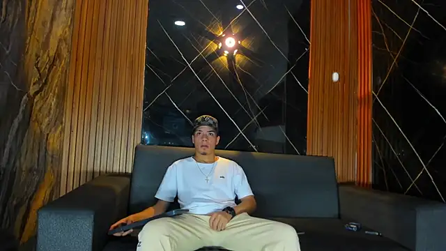 ALEX MILLER25 online show from December 22, 2025, 8:39 pm