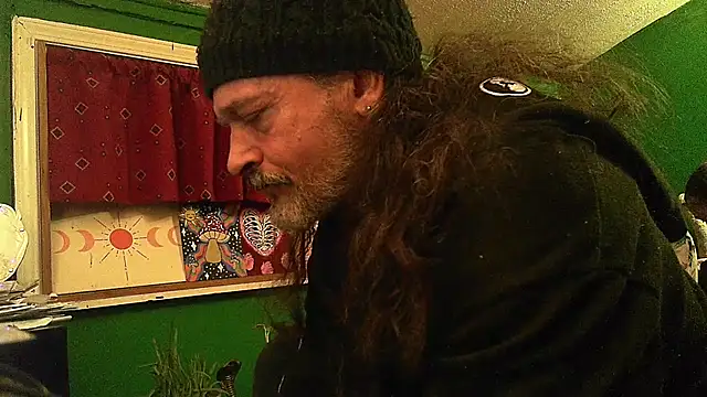 HippieDad333 online show from April 21, 2026, 1:53 am