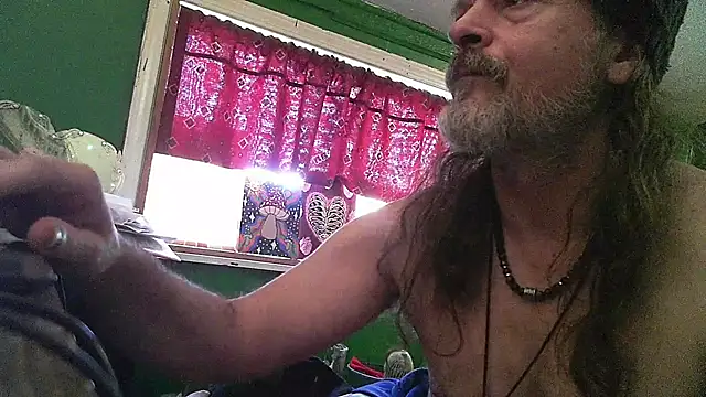 HippieDad333 online show from April 27, 2026, 10:19 pm
