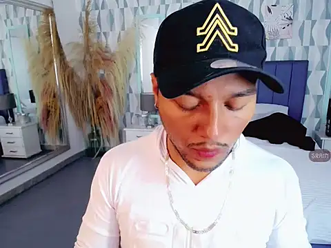 Snapshot of Max_Rivers chatting on October 18, 2025, 7:14 pm Max Rivers online show from October 18, 2025, 7:14 pm