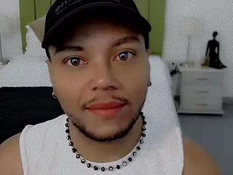 Snapshot of Max_Rivers chatting on November 5, 2025, 12:05 pm Max Rivers online show from November 5, 2025, 12:05 pm