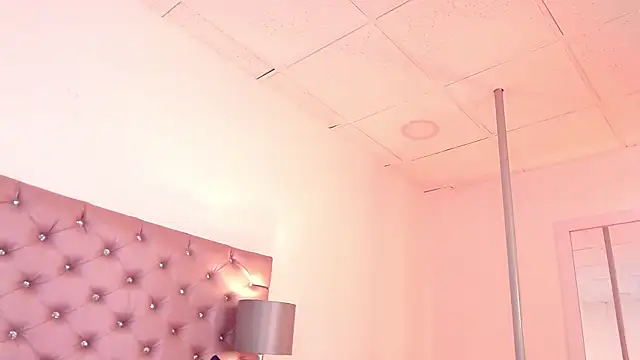 Snapshot of Liv20_ chatting on October 5, 2025, 4:16 pm Liv20 online show from October 5, 2025, 4:16 pm