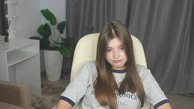 AlexisStrazza online show from September 26, 2025, 7:56 am
